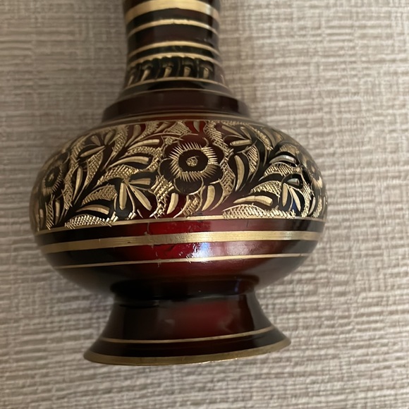 Vintage Engraved Metal Brown And Gold Vase with flowers, made in India - Picture 2 of 5